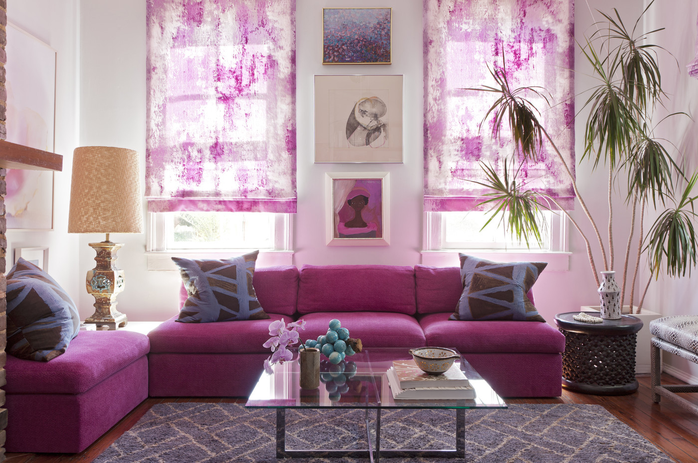 use-radiant-orchid-in-a-room-decor-lounge